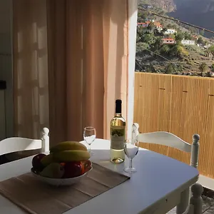 https://alojamiento-san-antonio.in-canary-islands.com